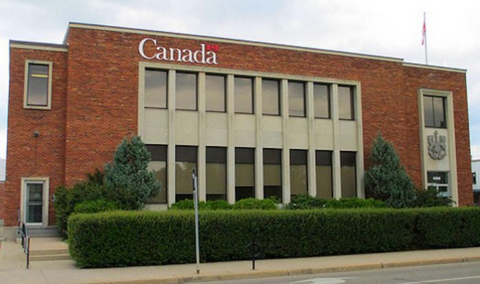 emplois du gouvenement du canada qui payent plus de 100 000 dollars