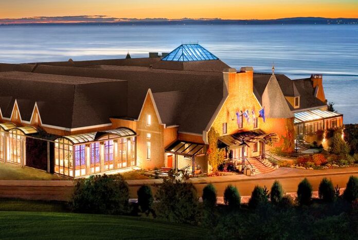 hotel casino de charlevoix quebec durant la nuit etablissement adresse